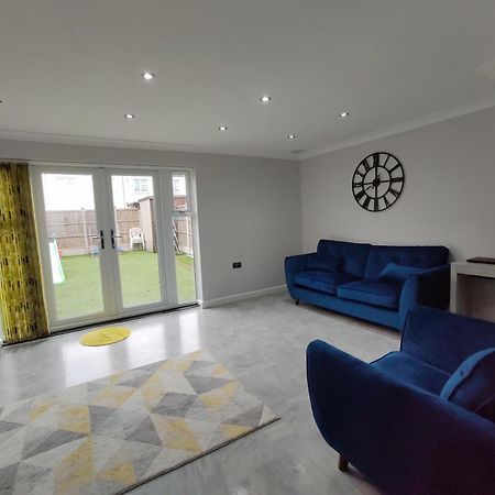 Elegant 3-Bedroom Home, Sleeps Up To 5 Guest. South Ockendon エクステリア 写真