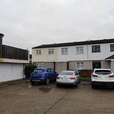Elegant 3-Bedroom Home, Sleeps Up To 5 Guest. South Ockendon エクステリア 写真