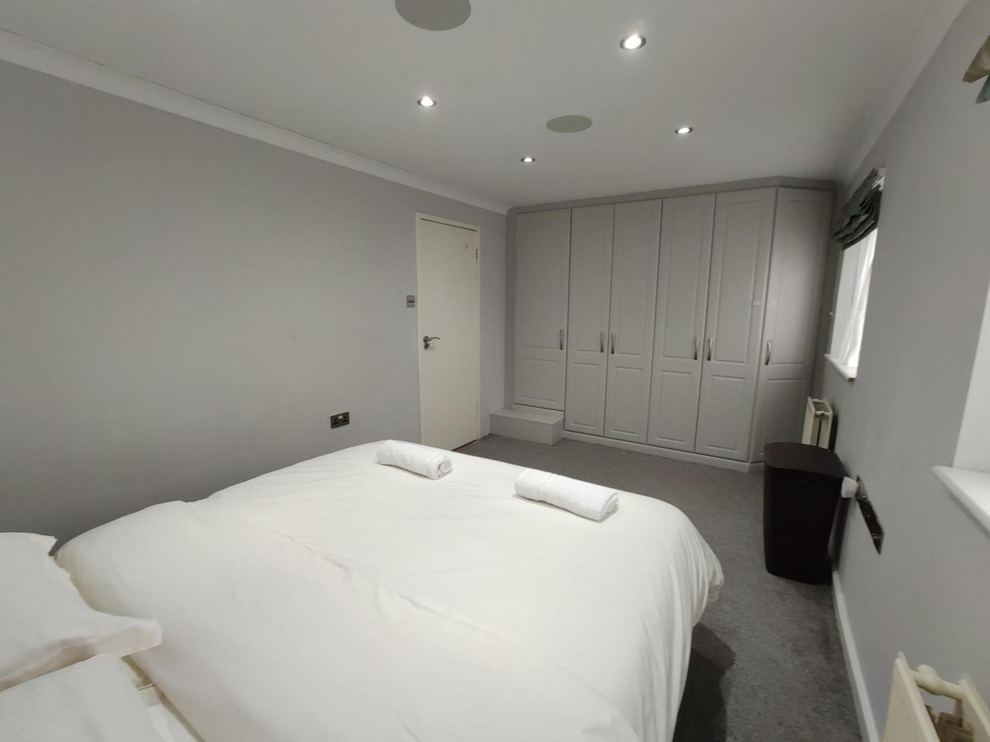Elegant 3-Bedroom Home, Sleeps Up To 5 Guest. South Ockendon エクステリア 写真